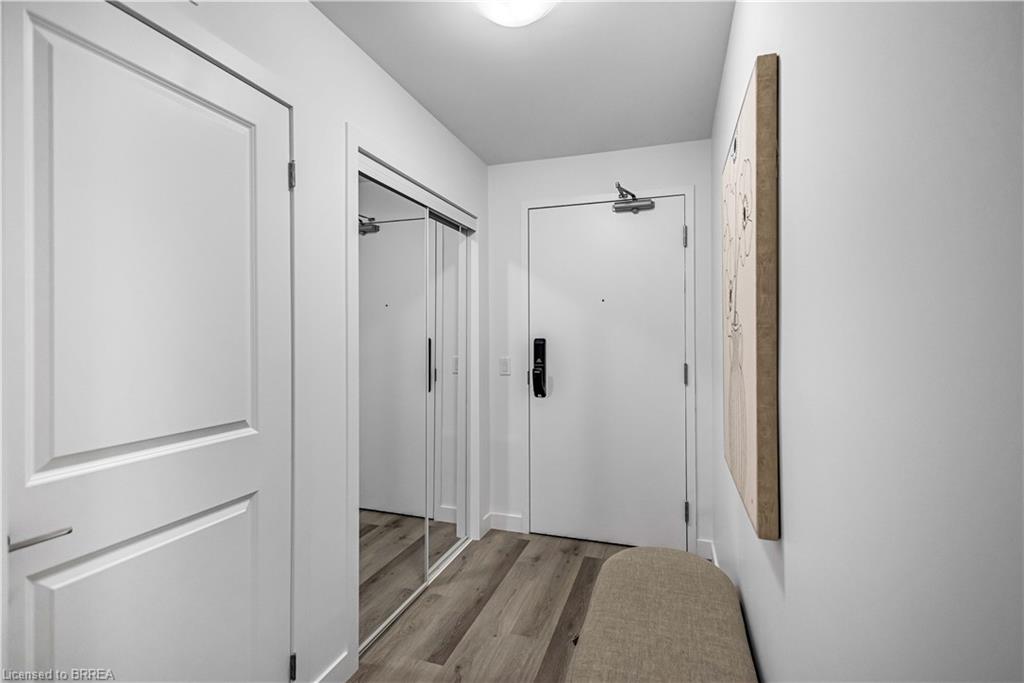 212-461 Green Road Unit: 212