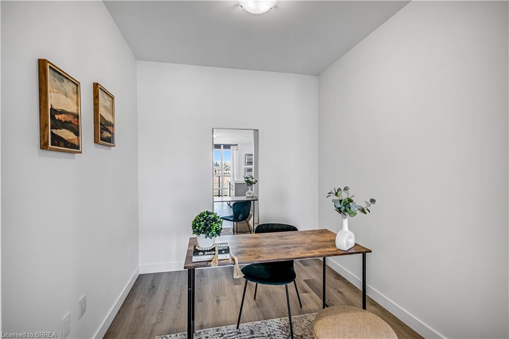 212-461 Green Road Unit: 212