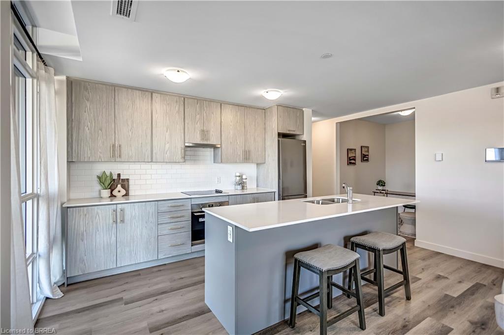 212-461 Green Road Unit: 212