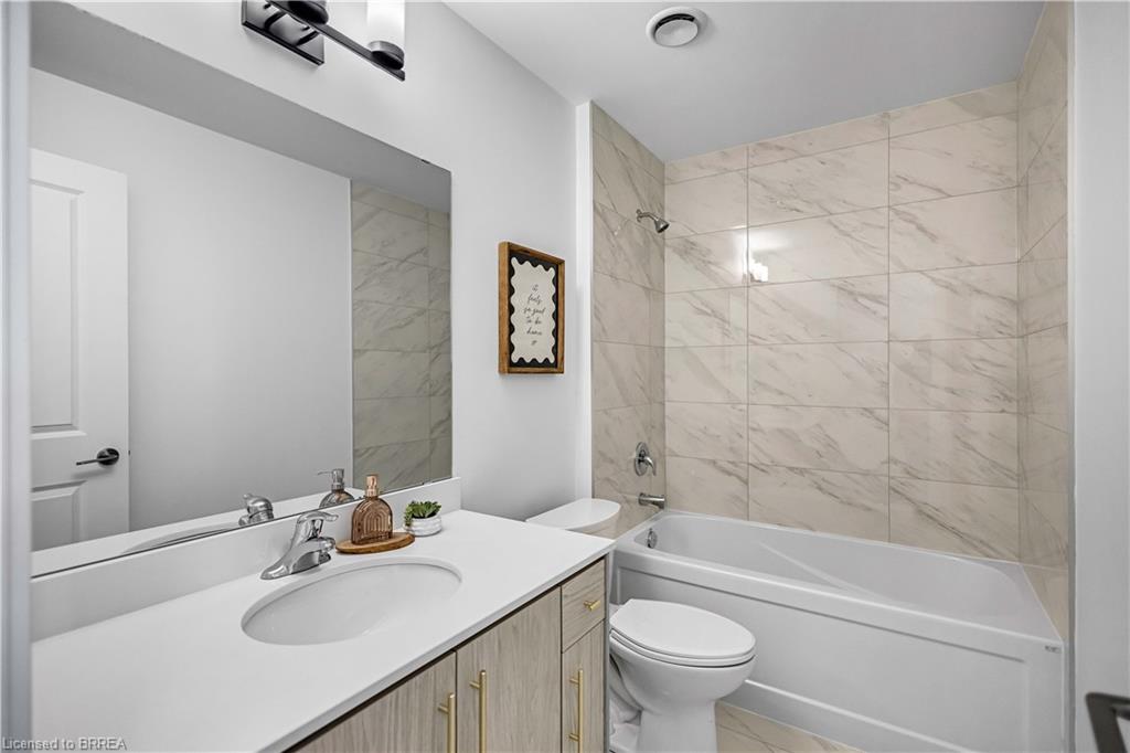 212-461 Green Road Unit: 212