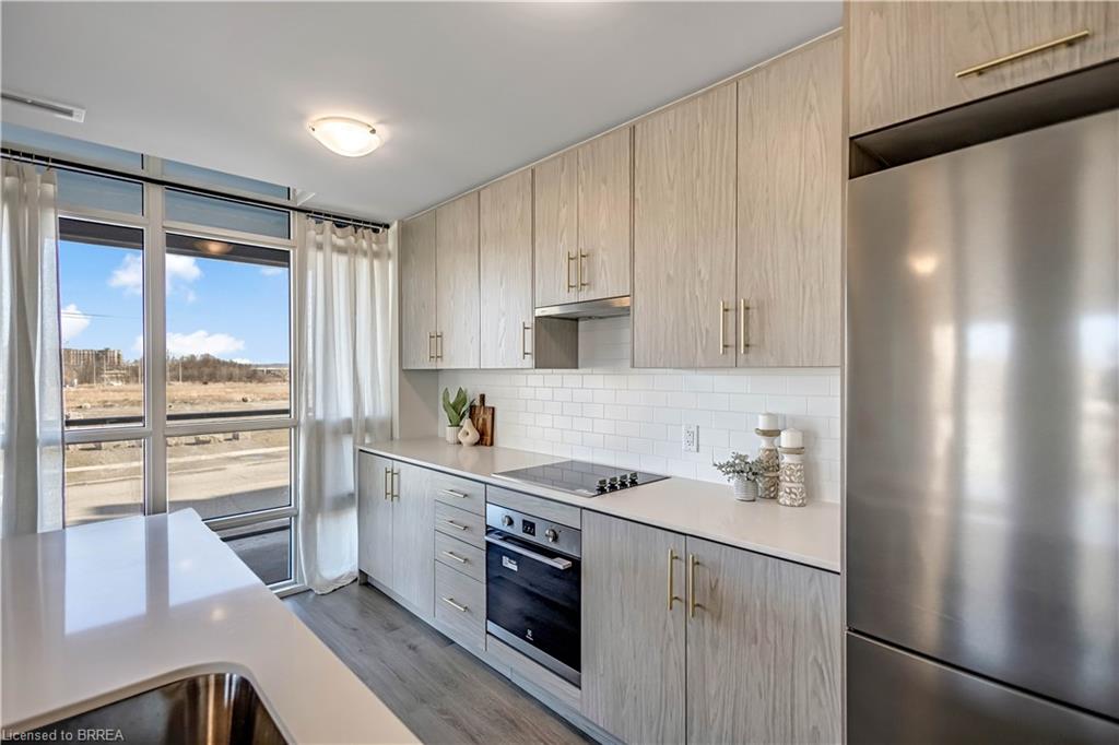 212-461 Green Road Unit: 212