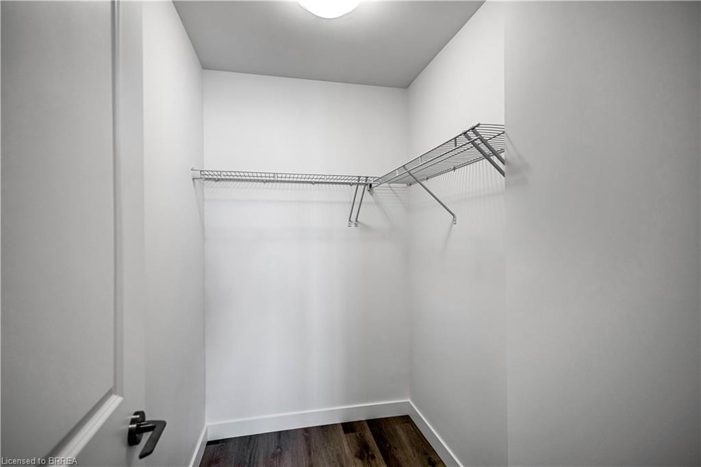 212-461 Green Road Unit: 212