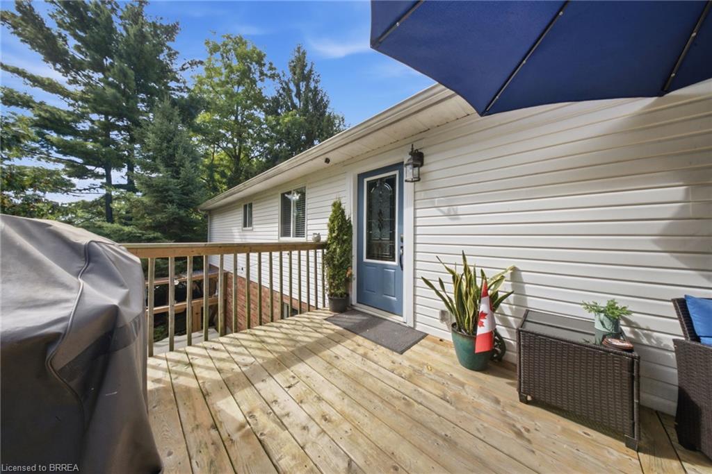 11 Dundas Street W
