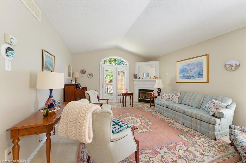 9-73 Morton Avenue W Unit: 9