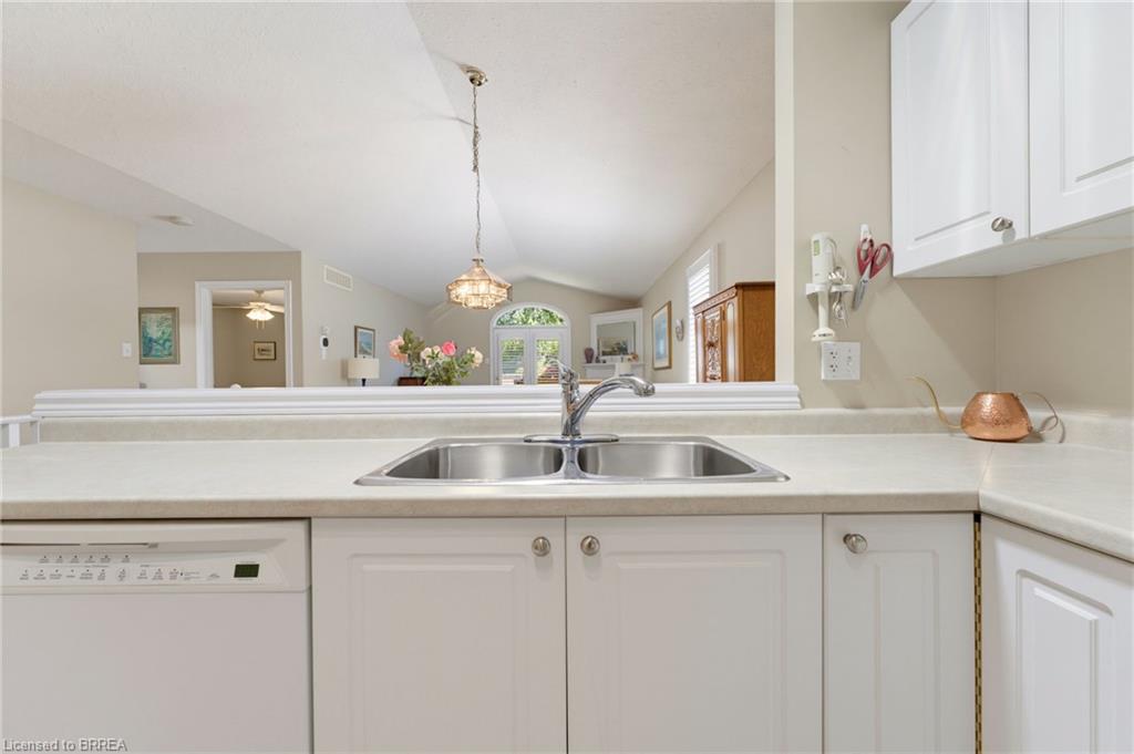 9-73 Morton Avenue W Unit: 9