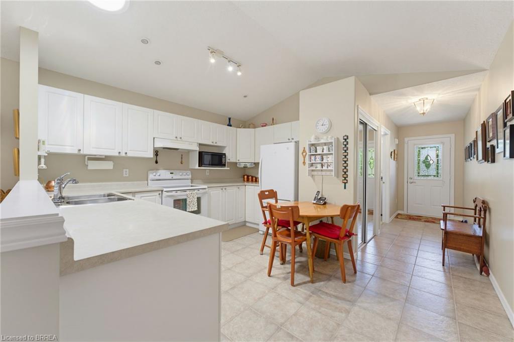 9-73 Morton Avenue W Unit: 9