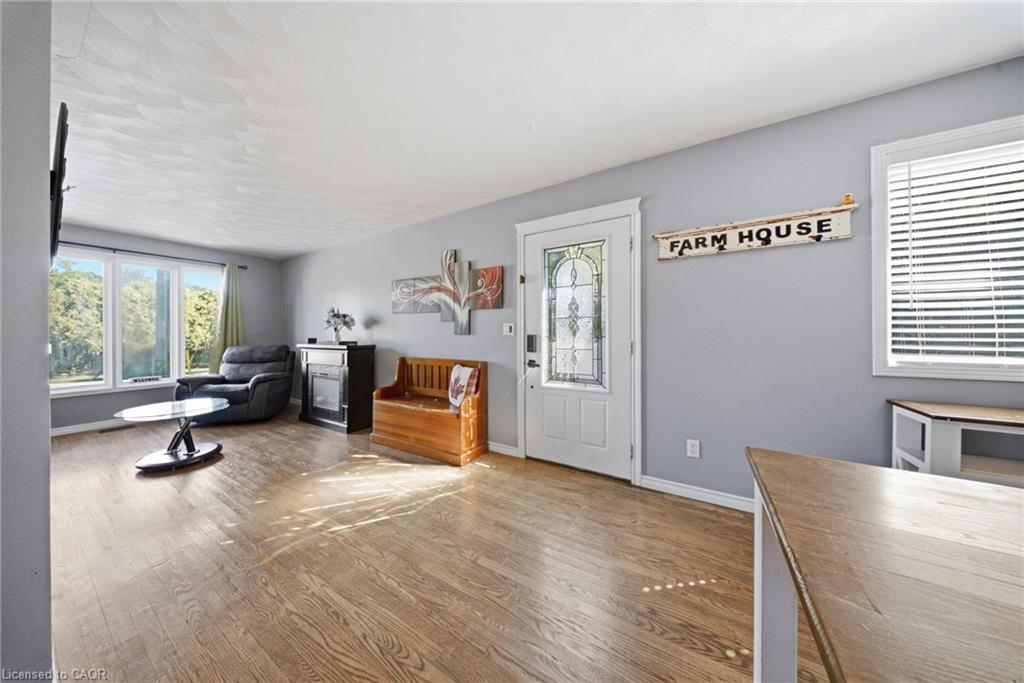 11 Dundas Street W