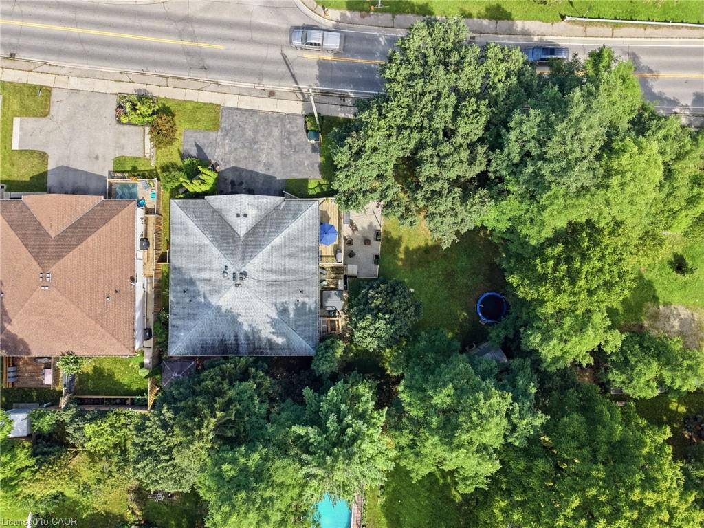11 Dundas Street W