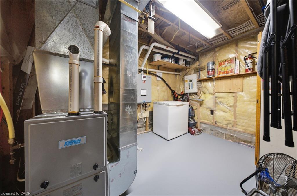 11 Dundas Street W