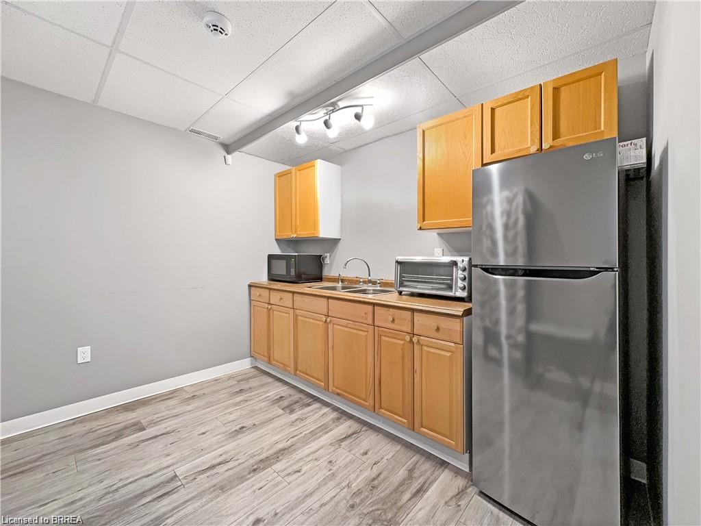1005-80 Brant Avenue Unit: 1005