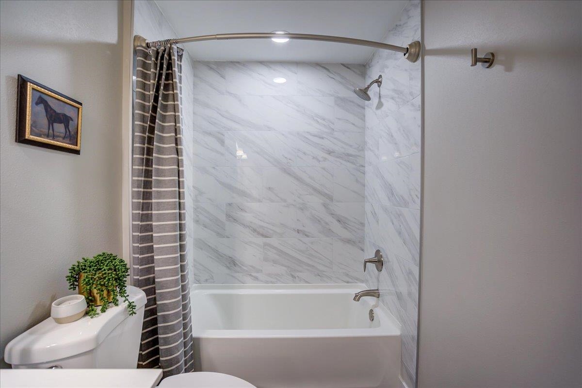 1607 Blue Mounds Street