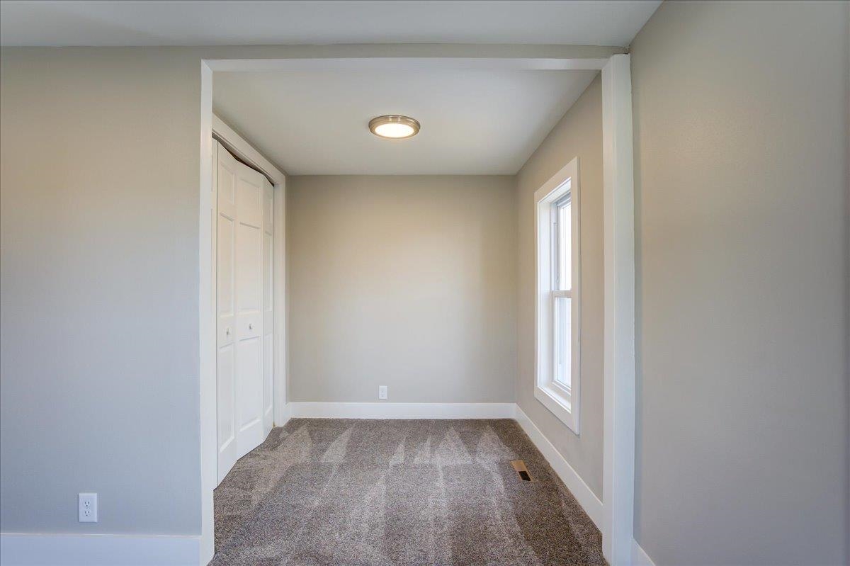 1607 Blue Mounds Street