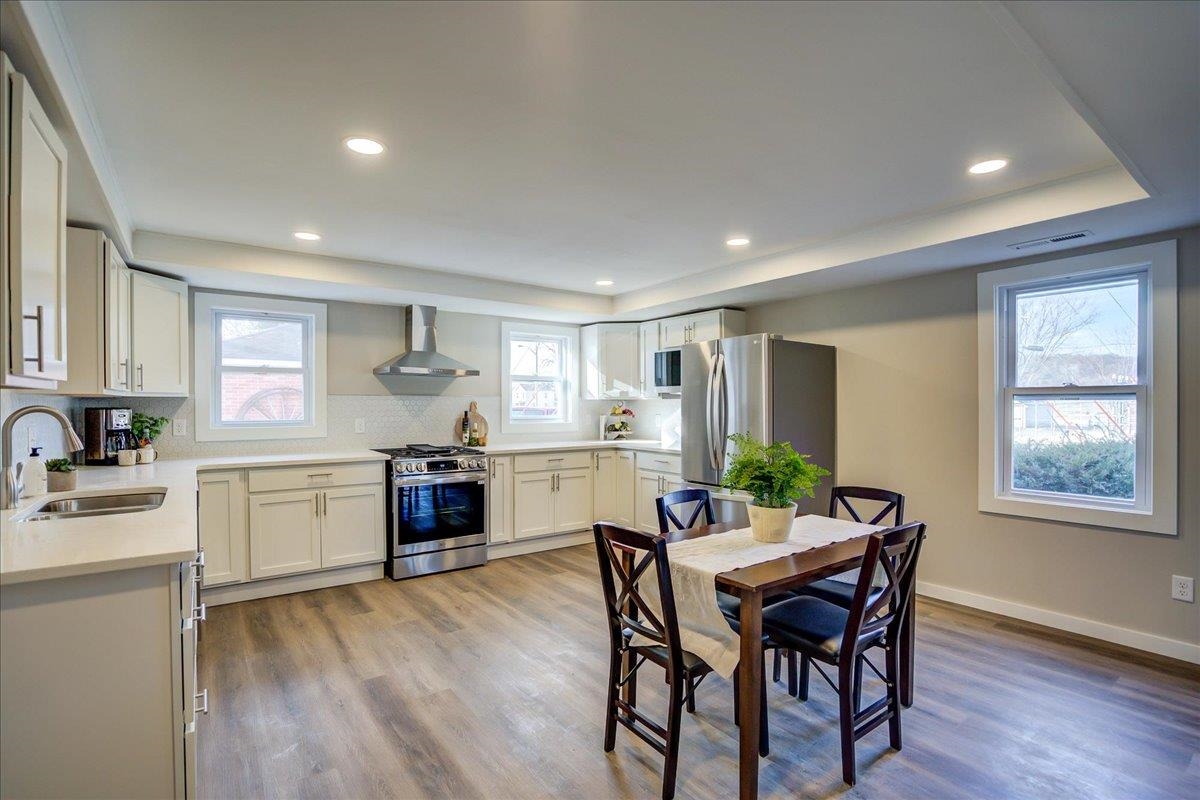 1607 Blue Mounds Street