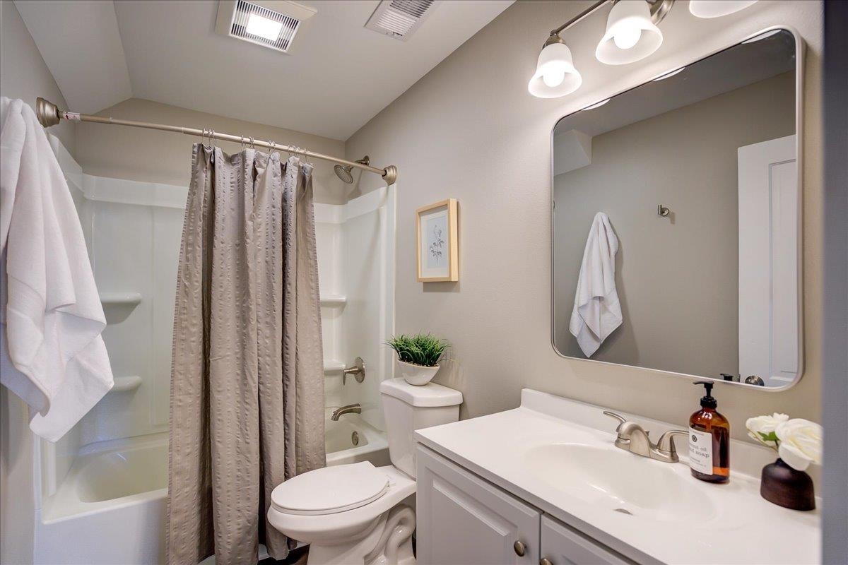 1607 Blue Mounds Street