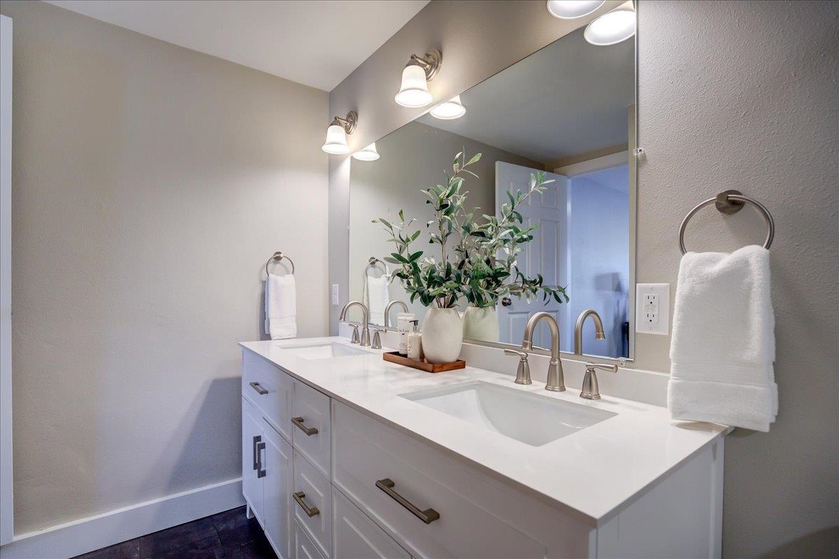 1607 Blue Mounds Street