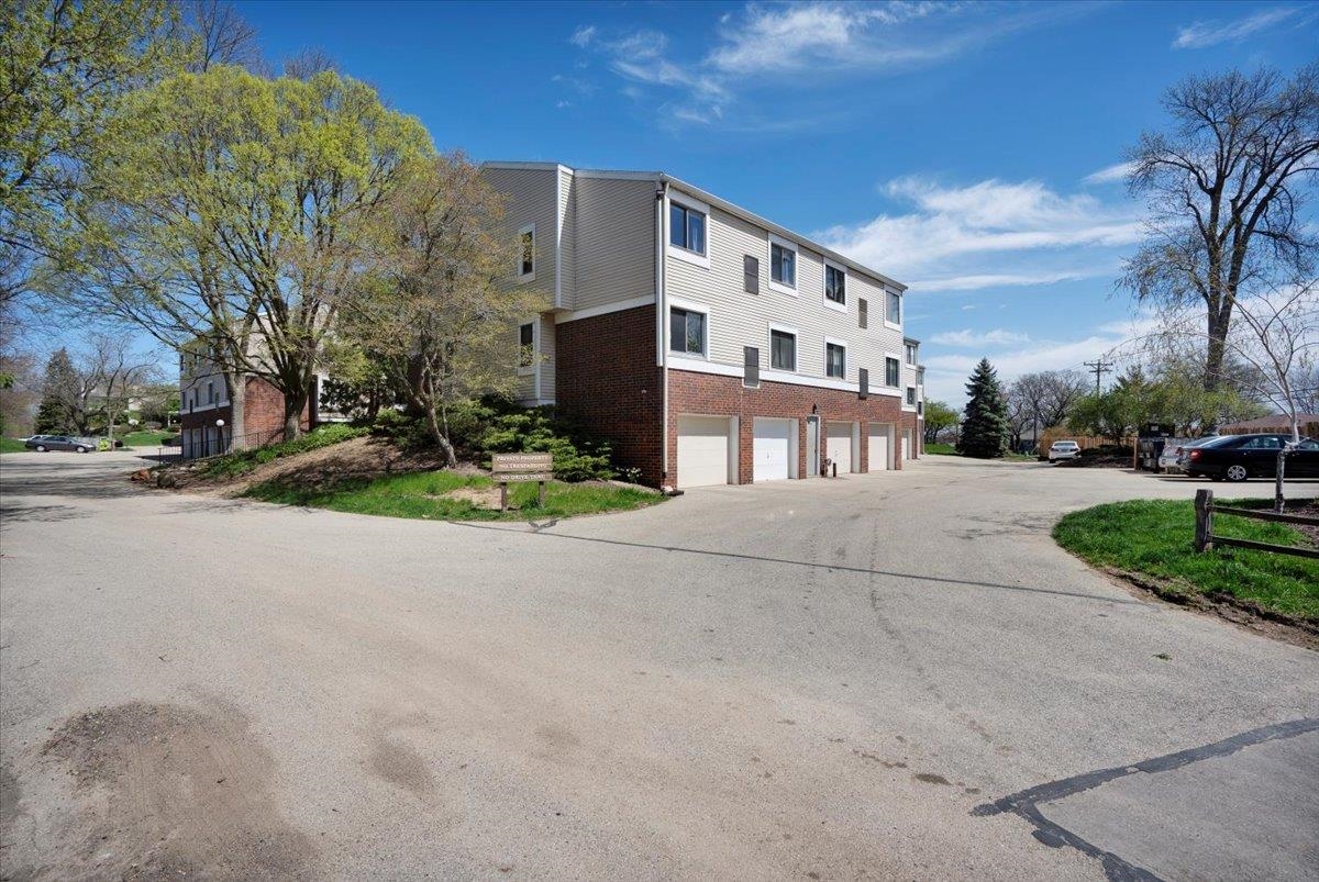 5554 Century Avenue 3