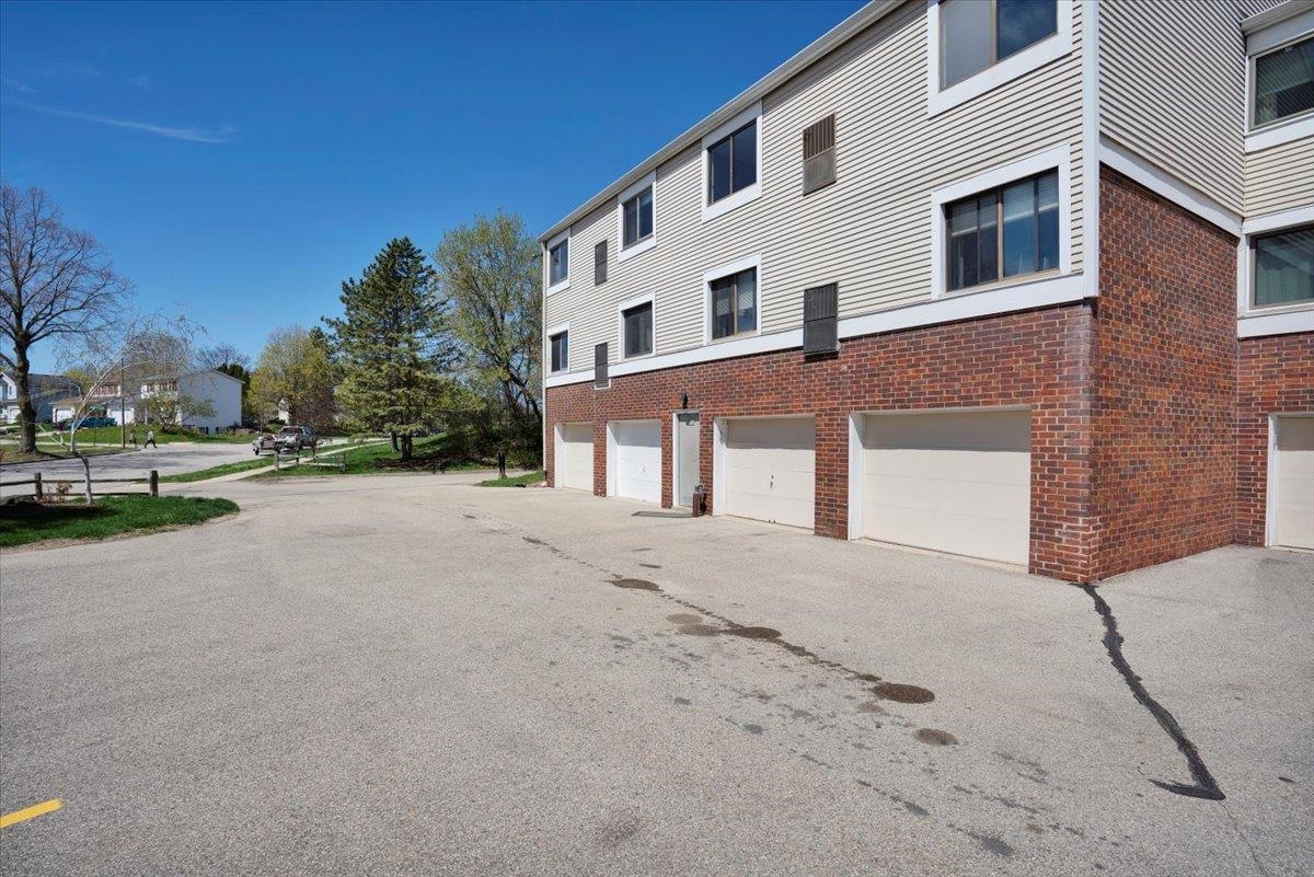 5554 Century Avenue 3