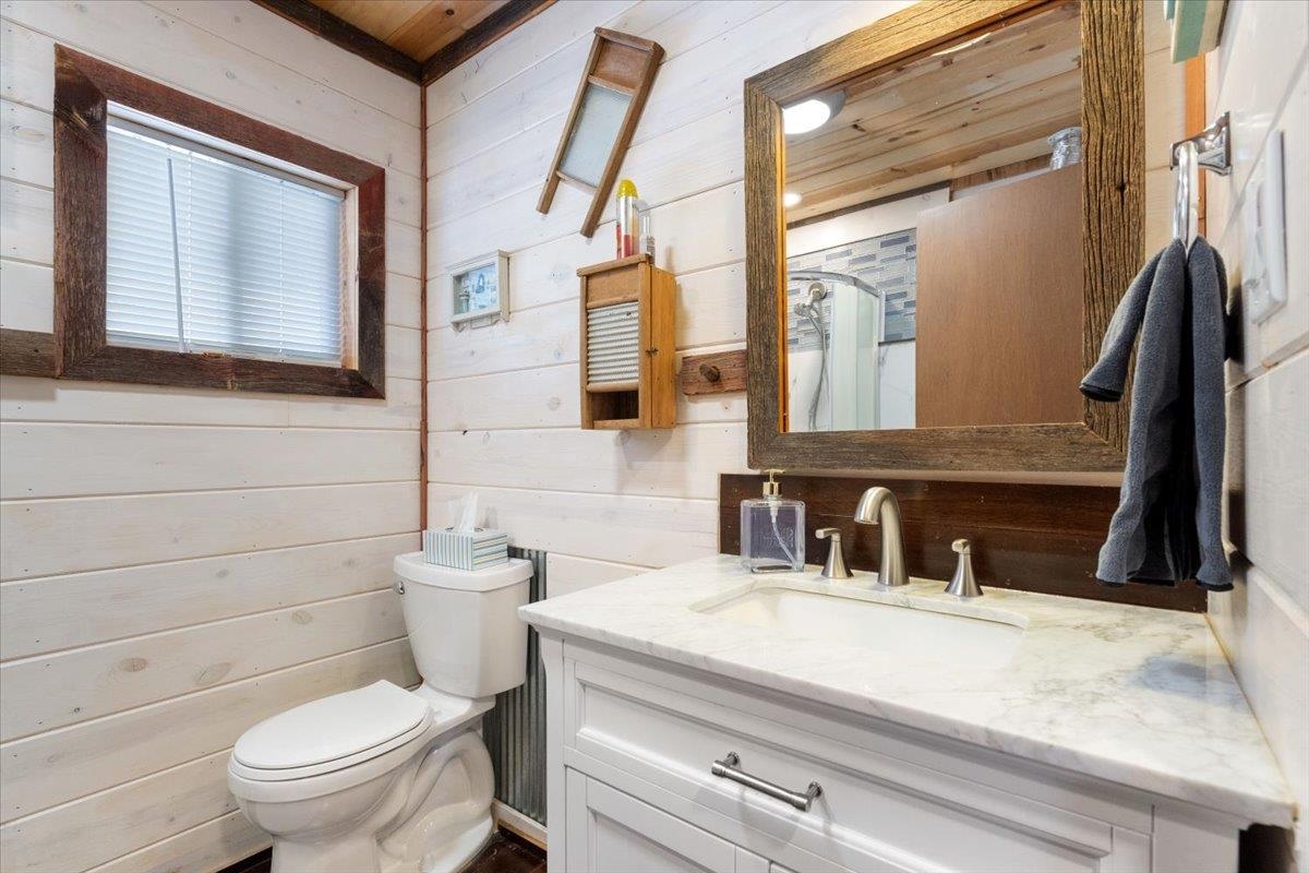 N6221 Long Lake Road