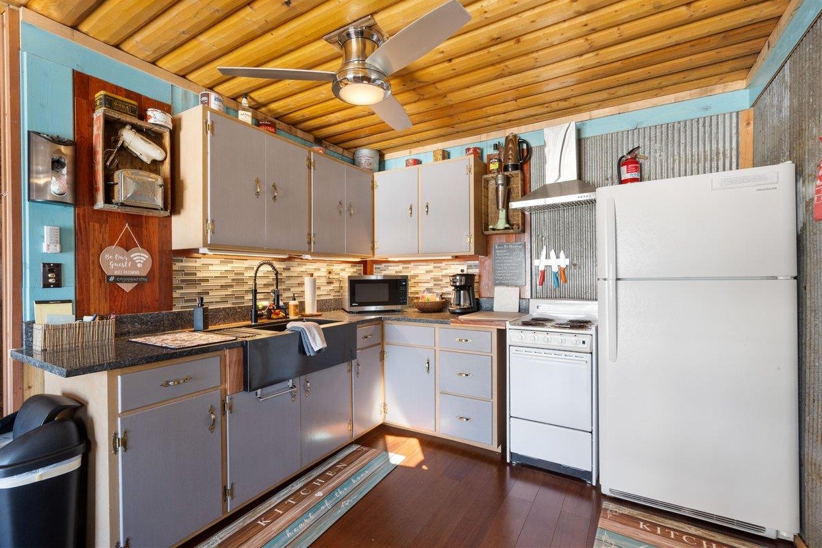 N6221 Long Lake Road