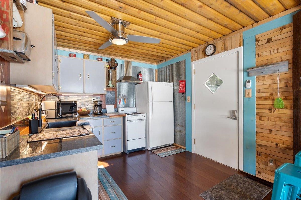 N6221 Long Lake Road