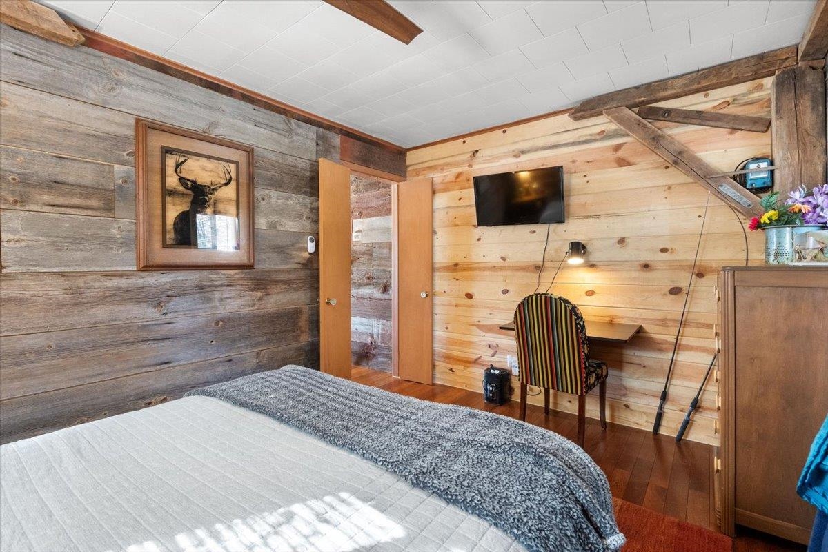 N6221 Long Lake Road