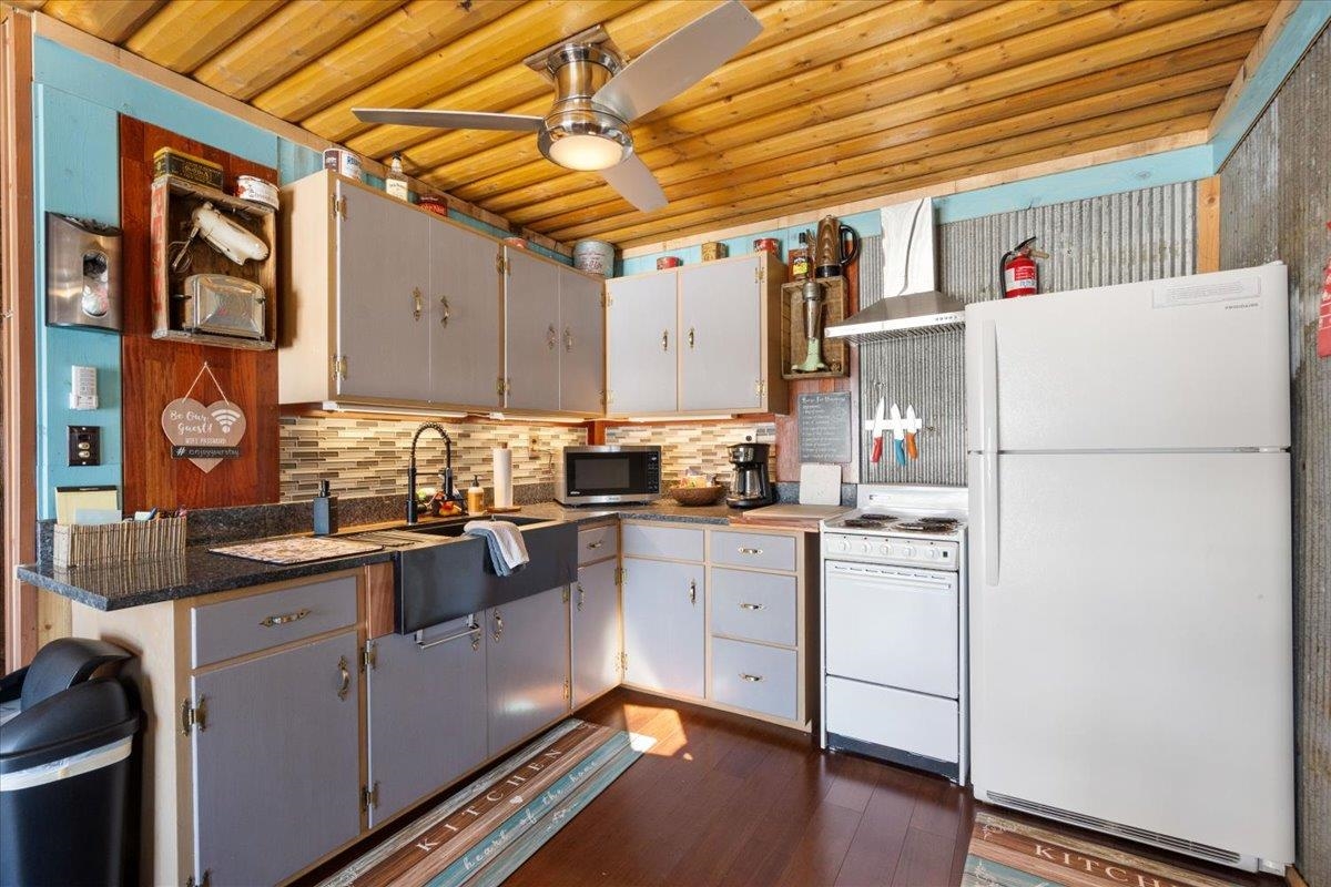 N6221 Long Lake Road