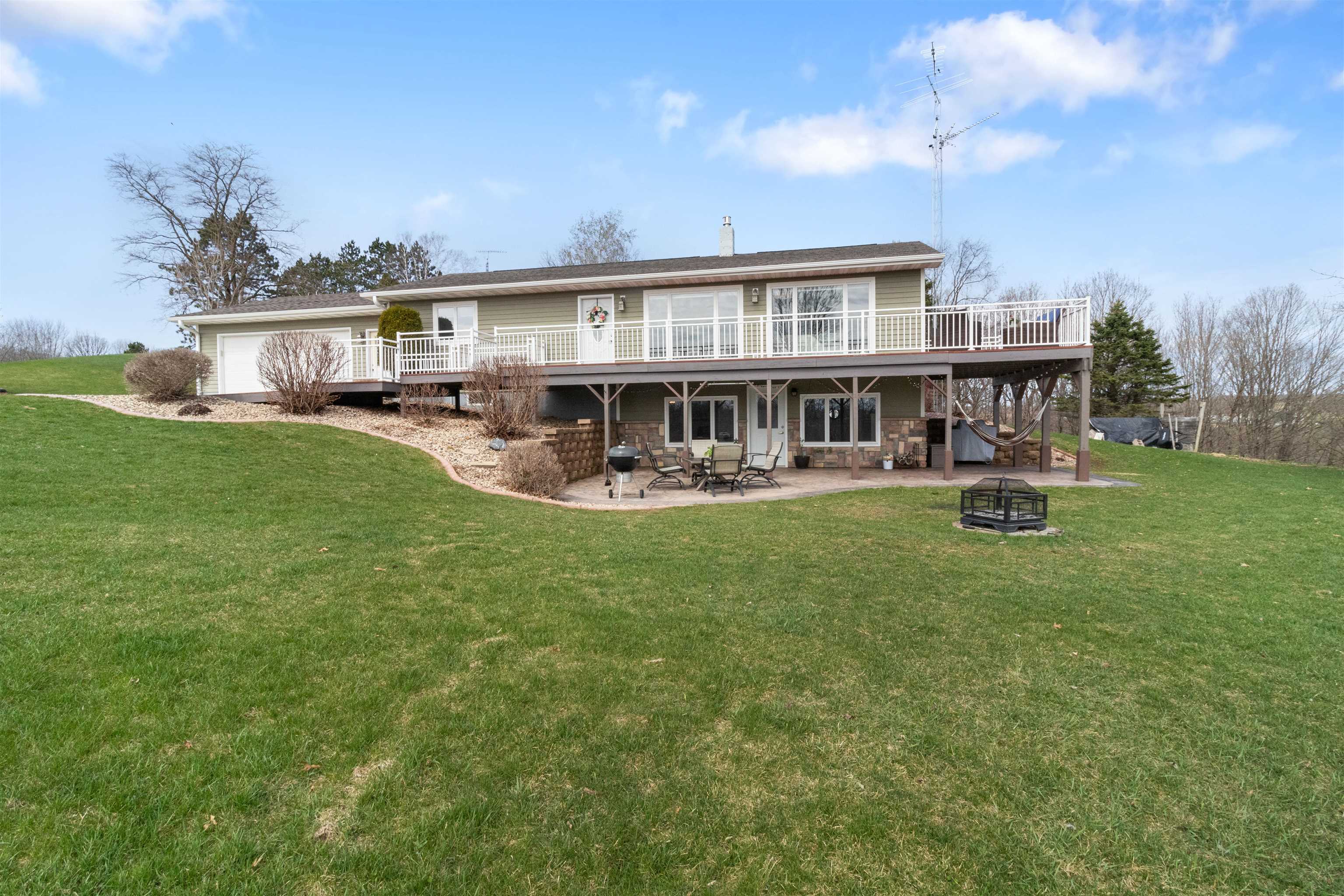 E18034 Heights Road