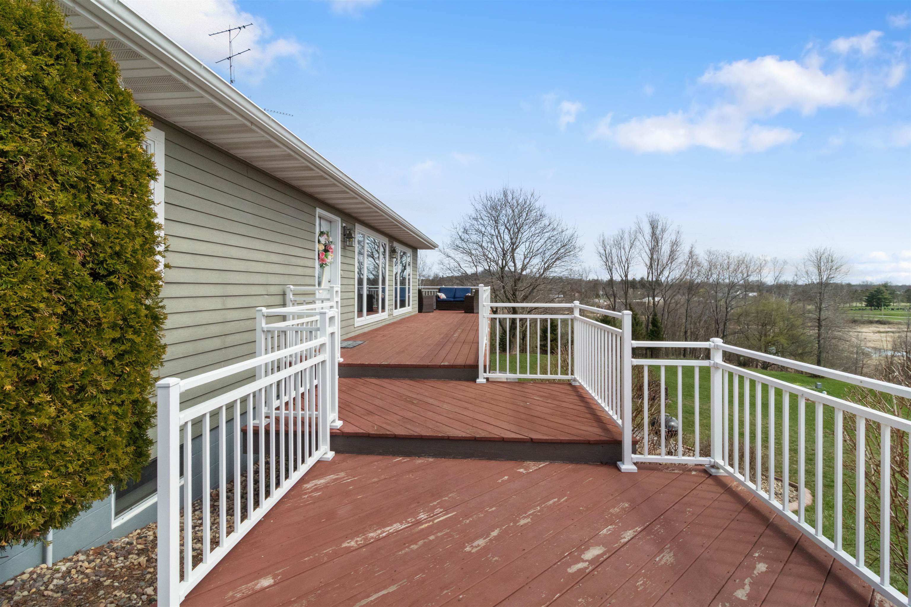 E18034 Heights Road