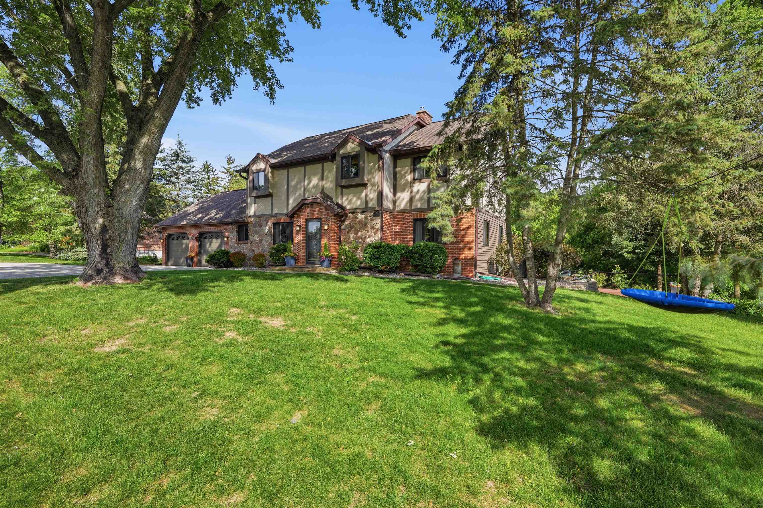 312 River Wood Bend