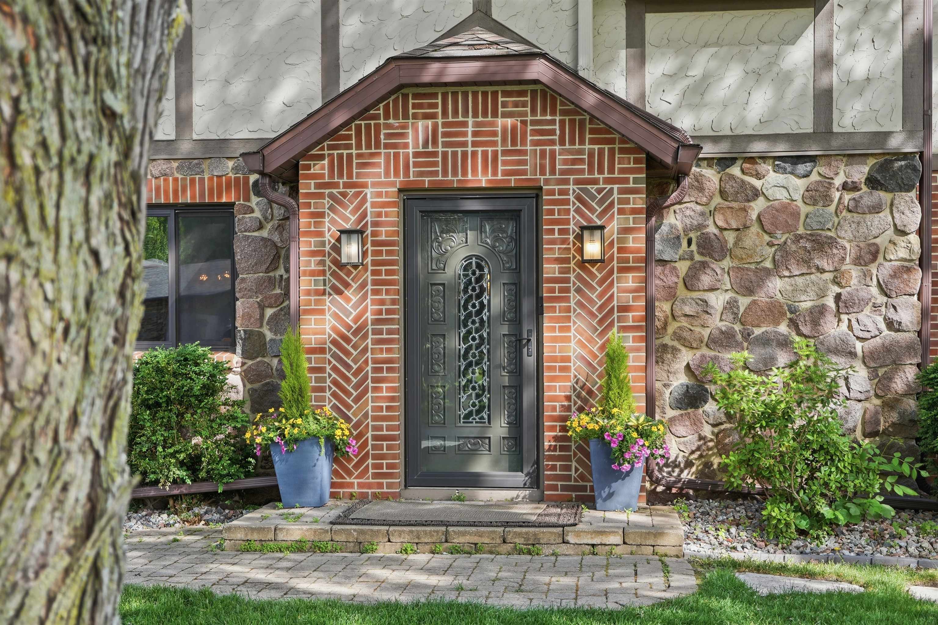 312 River Wood Bend