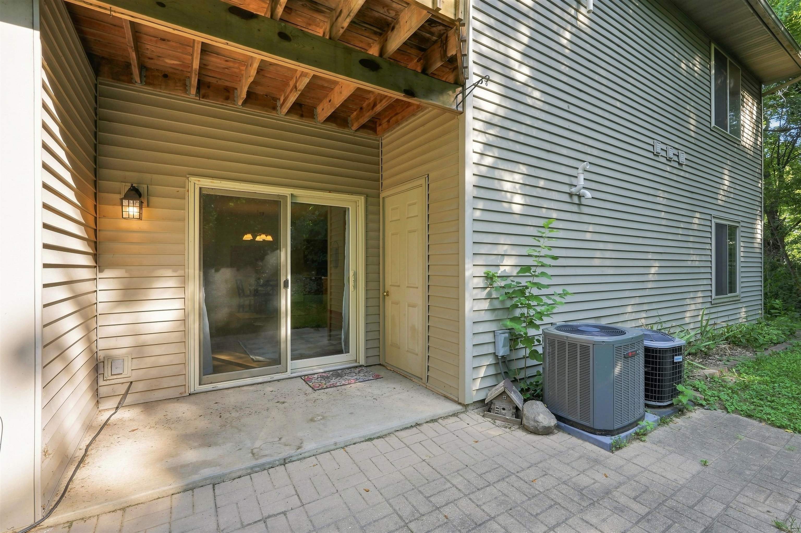 1339 Carpenter Street