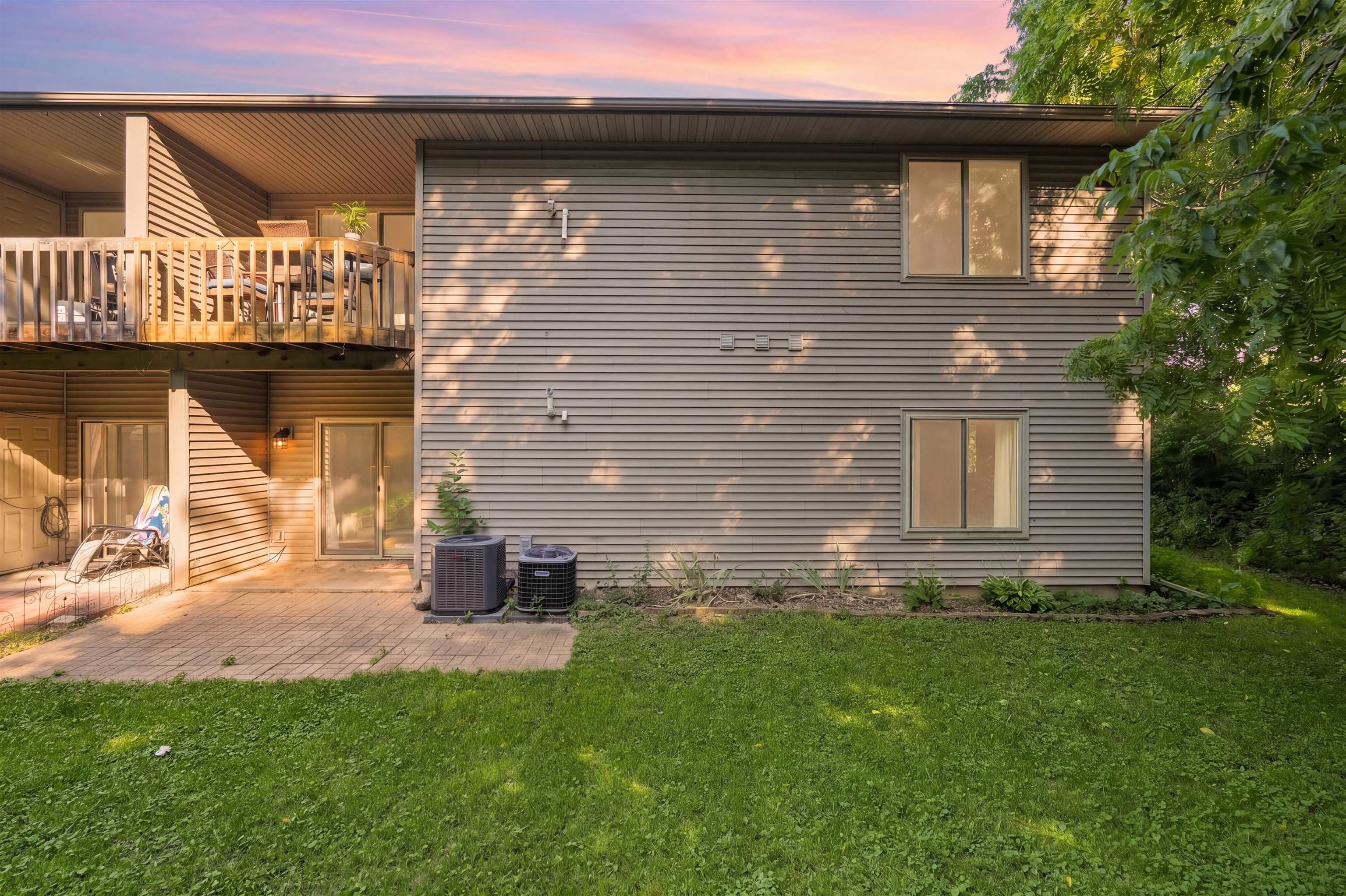 1339 Carpenter Street