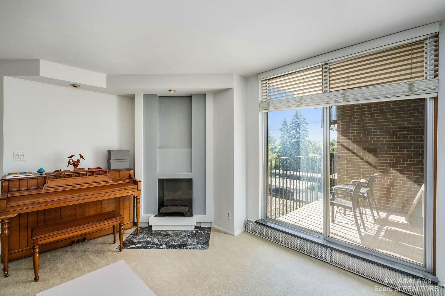 1050 Wall Street, 2C