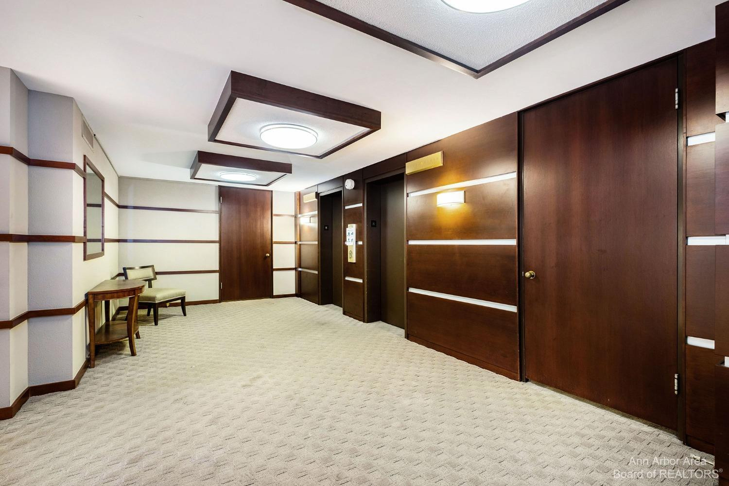 1050 Wall Street, 2C