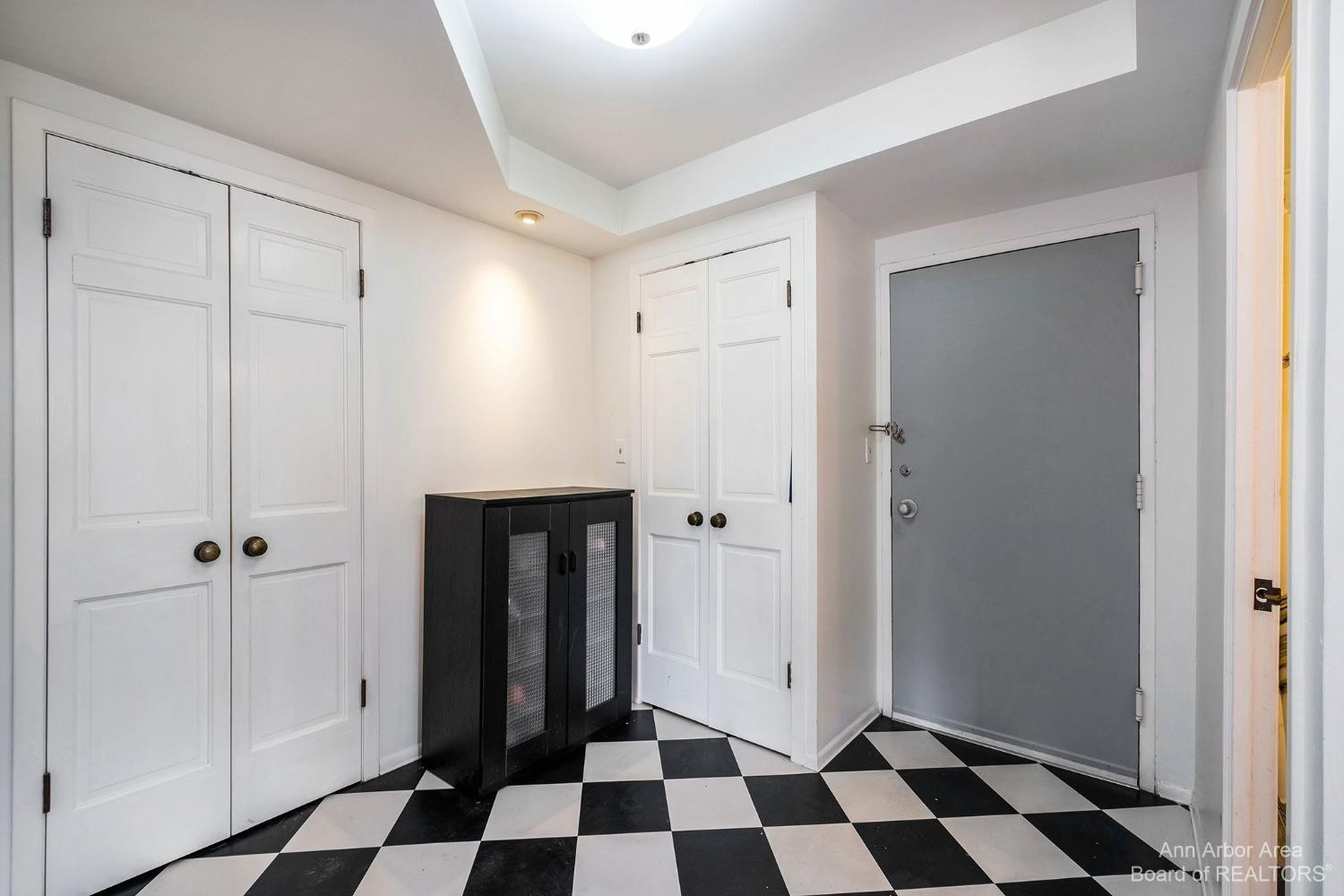 1050 Wall Street, 2C