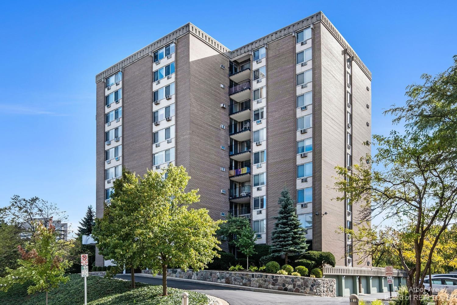 1050 Wall Street, 2C