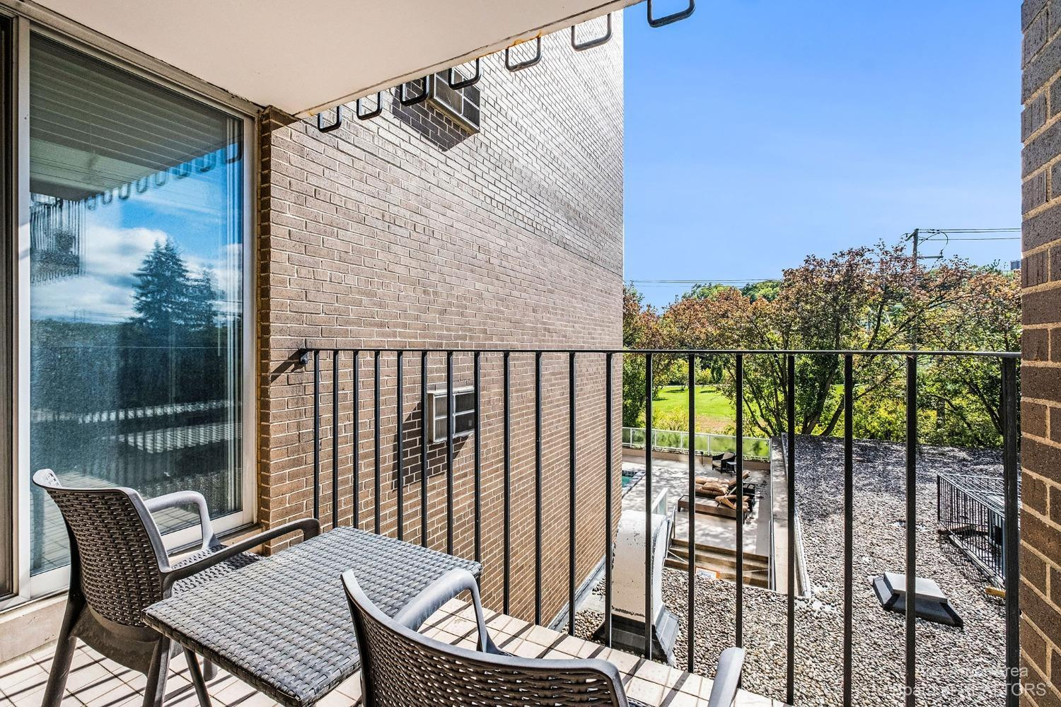 1050 Wall Street, 2C