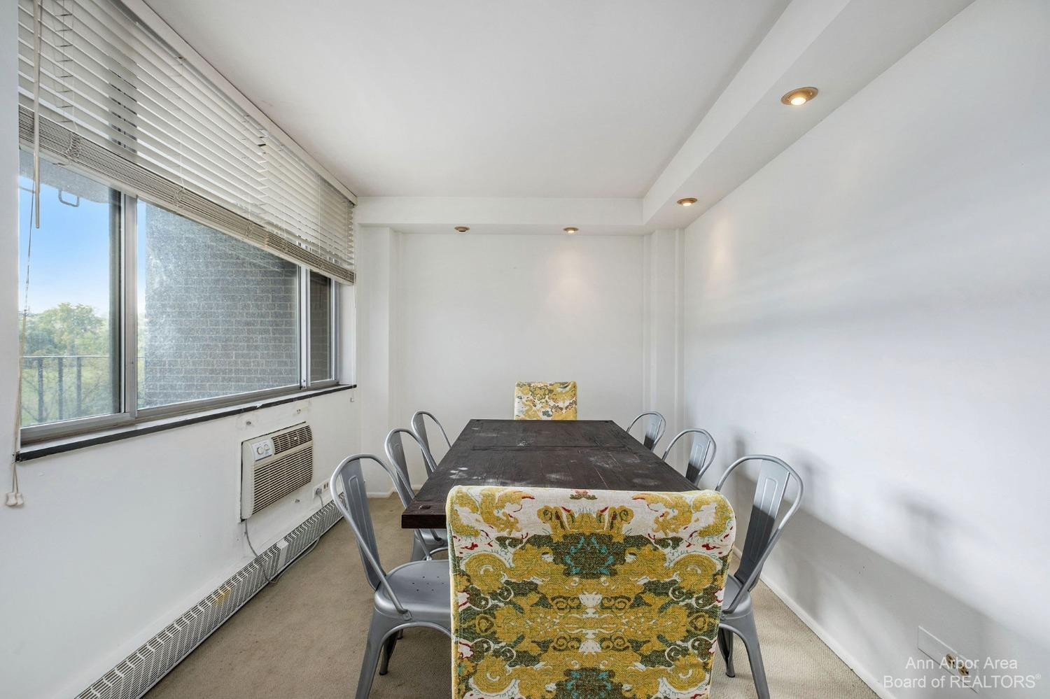 1050 Wall Street, 2C