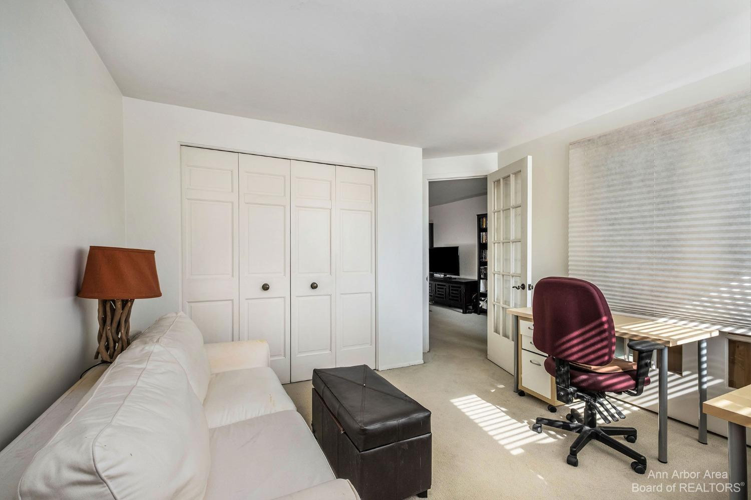 1050 Wall Street, 2C