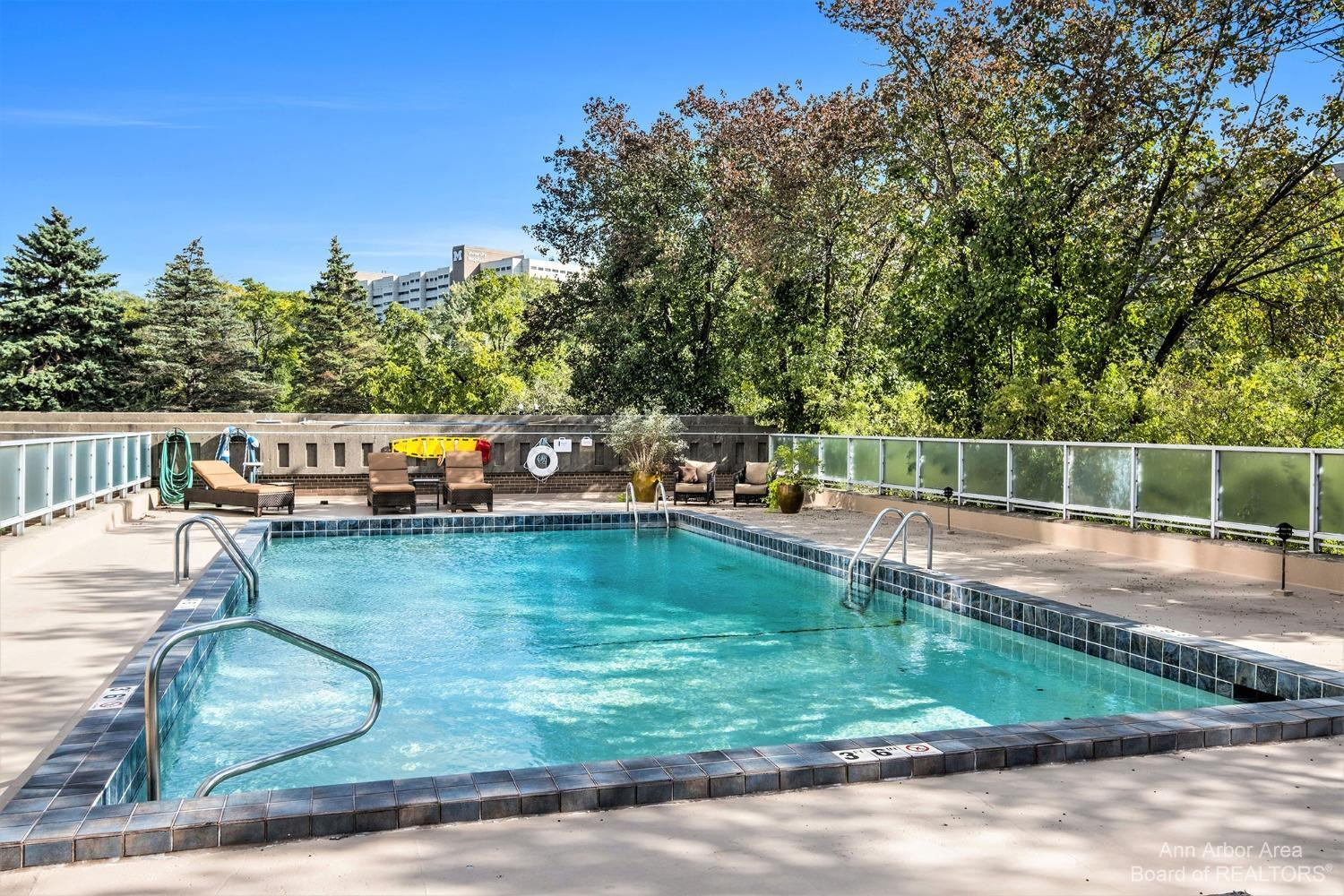 1050 Wall Street, 2C