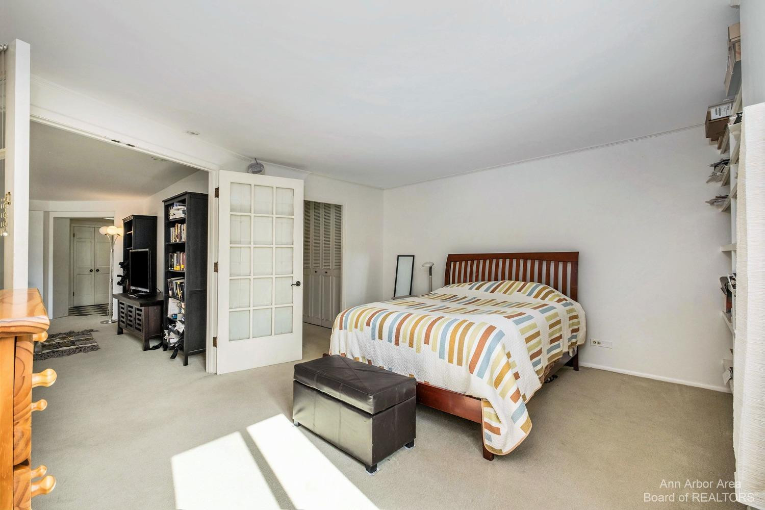 1050 Wall Street, 2C