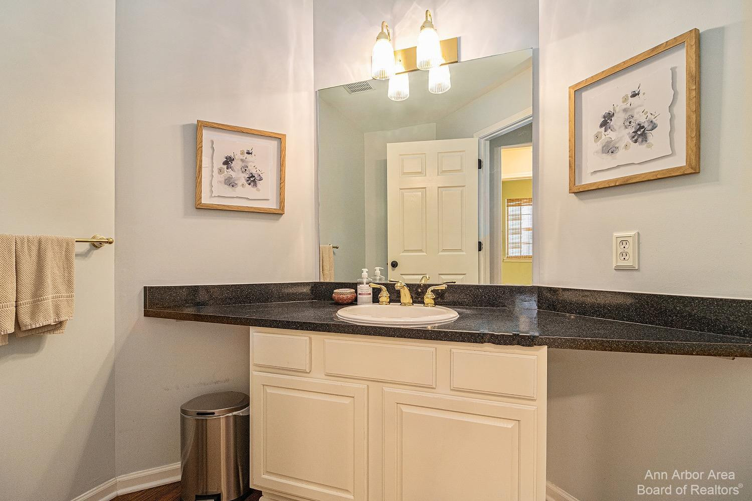 4956 S Ridgeside Circle