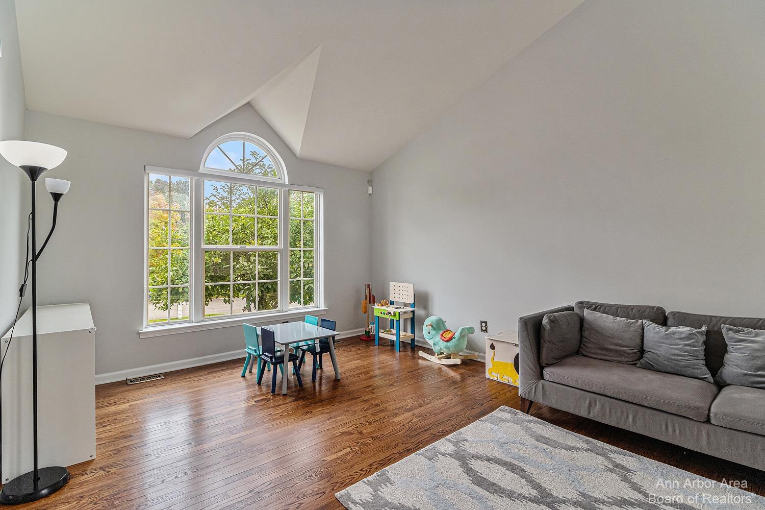 4956 S Ridgeside Circle