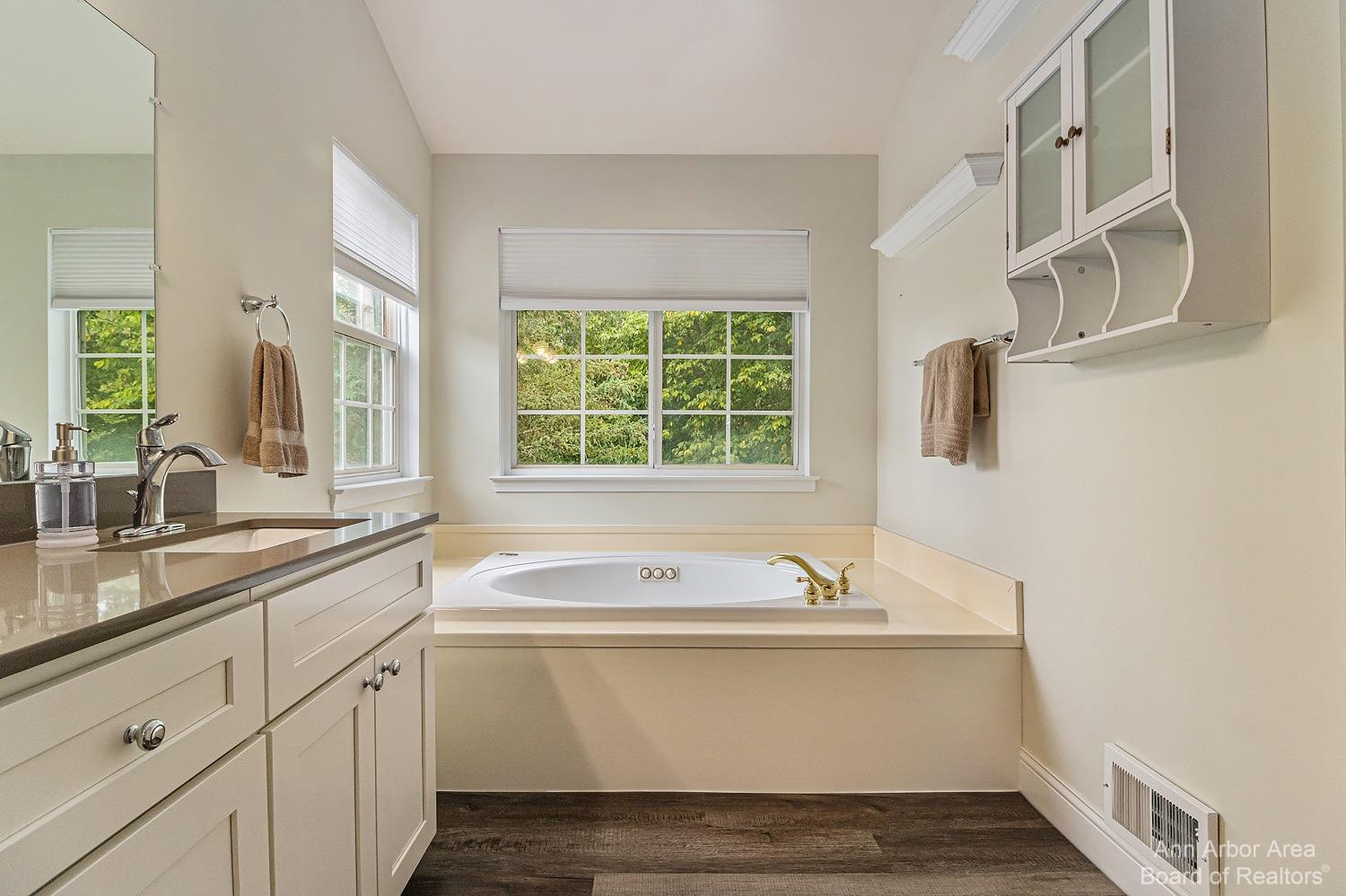 4956 S Ridgeside Circle