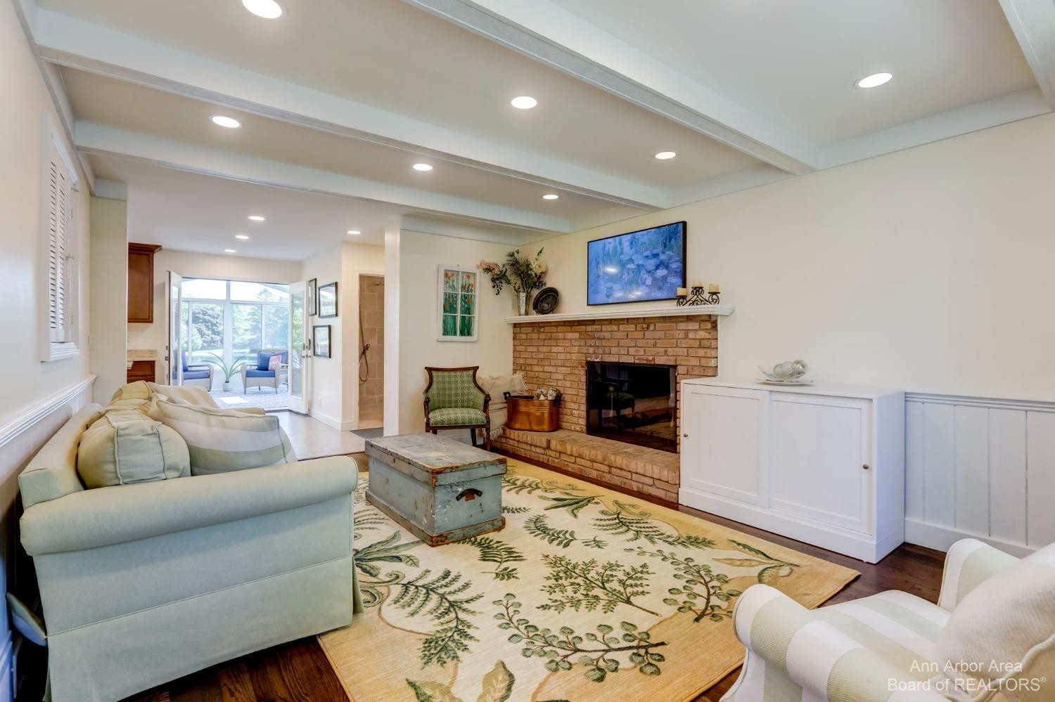 2145 Greenview Drive