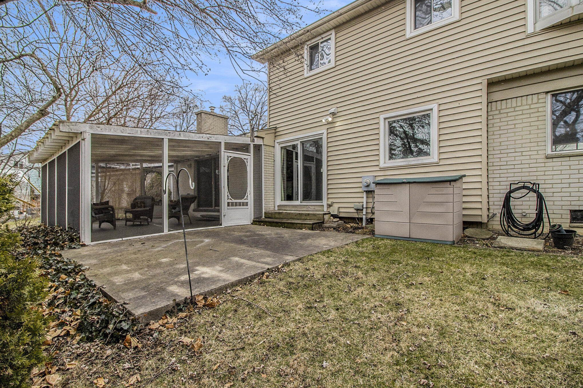 2874 Page Ave Avenue