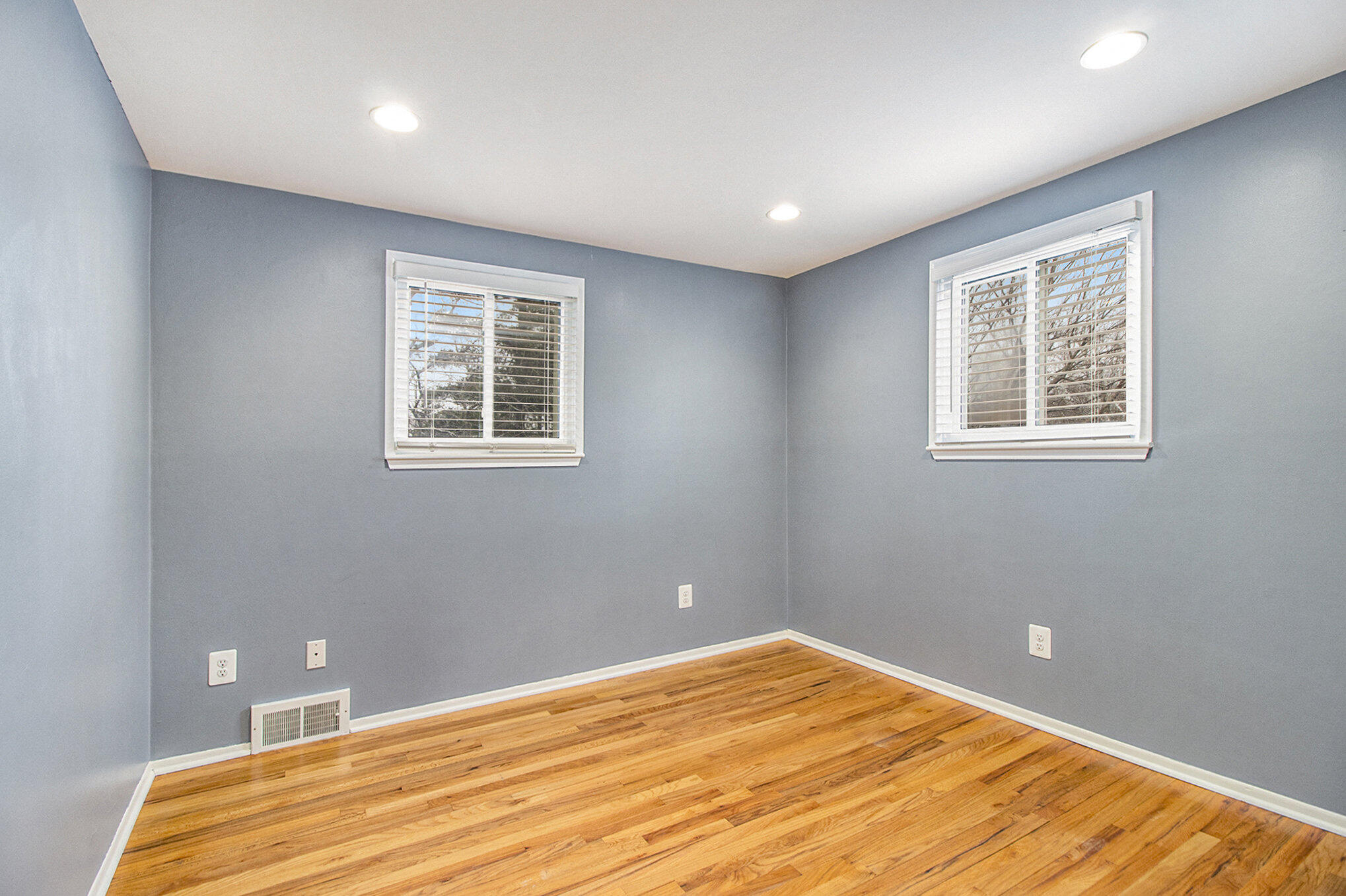 2874 Page Ave Avenue