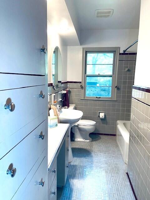 1207 W Madison Street