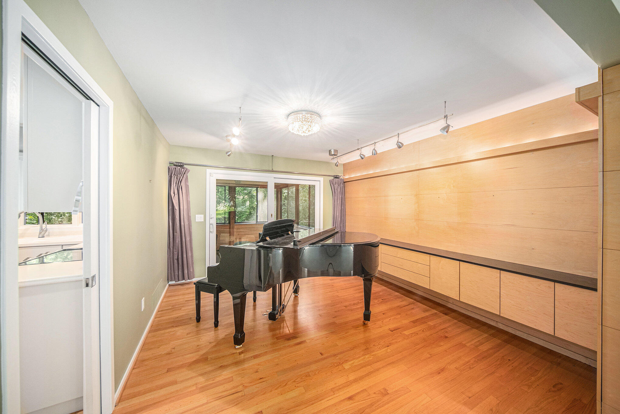 1410 N Folkstone Court