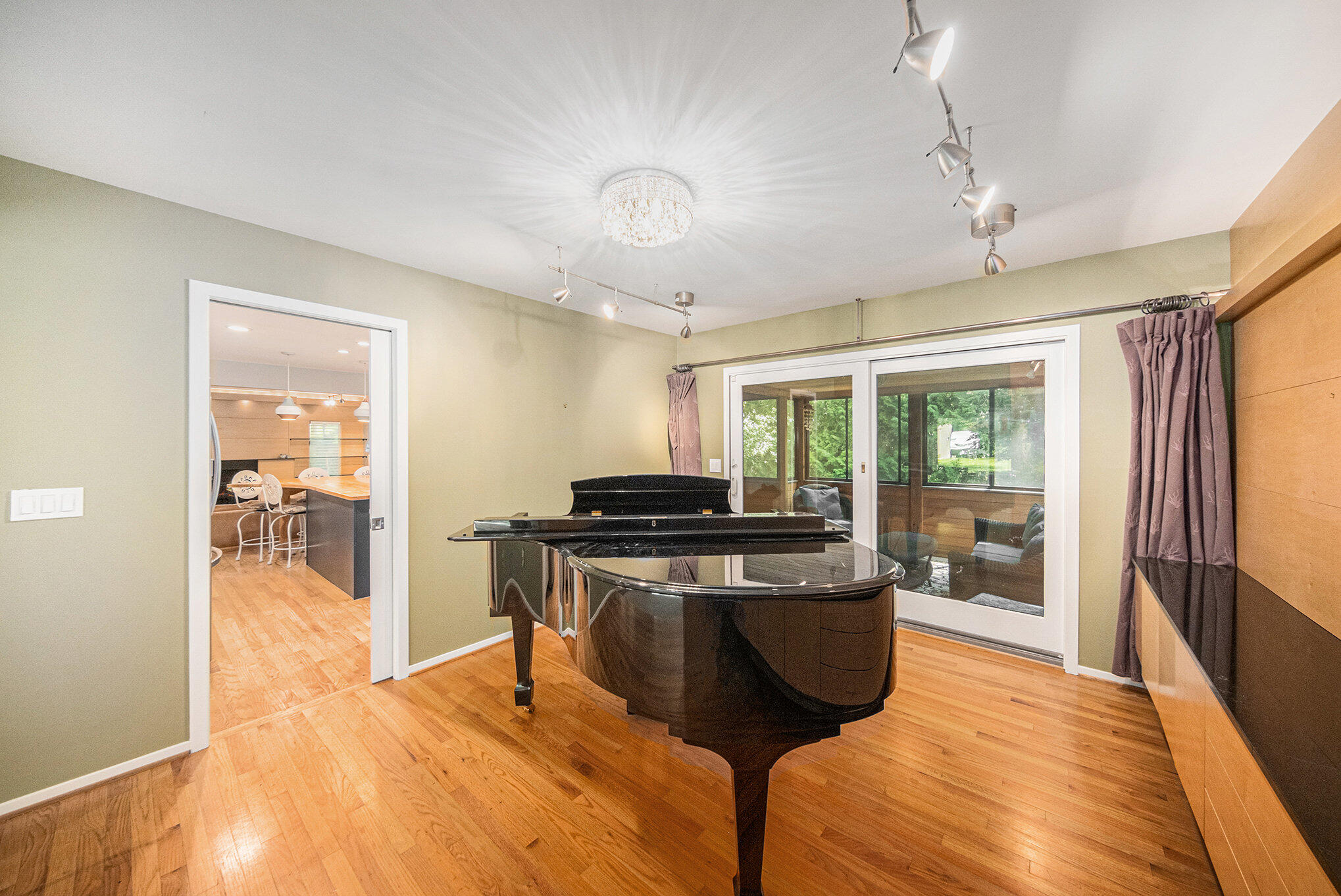 1410 N Folkstone Court